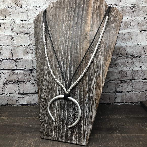 NEW Ethnic Beaded Crescent Silver-tone Necklace - Picture 1 of 7